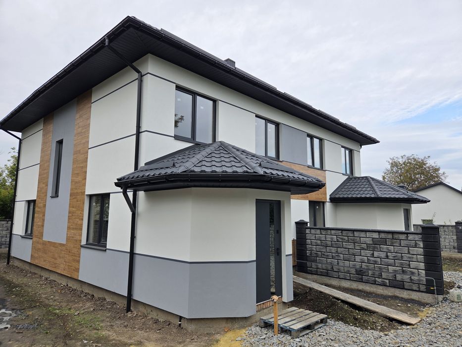 Власник. Продам котедж м.Рівне  вул.Залізнична 5/а Басівкут.