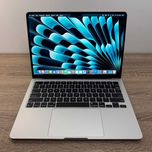 Macbook Air 13.6" 2024 M3 / 16Gb DDR5 / SSD 256Gb акб:100% (код:M0476)