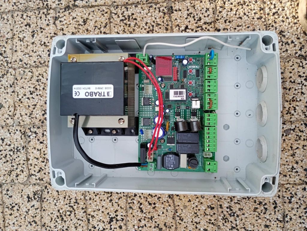 Automat do bramy dwuskrzydłowej Ditec E2H