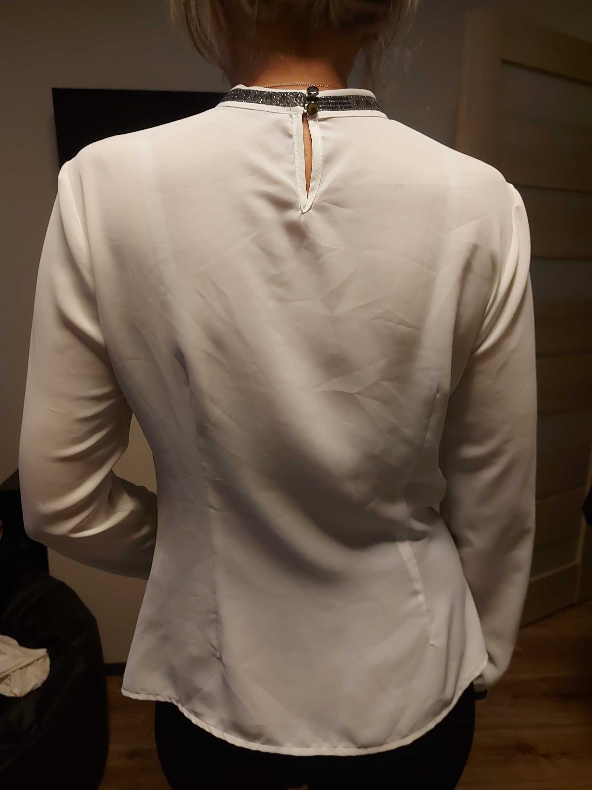 Bluzeczka biała z czrnym wykończeniem