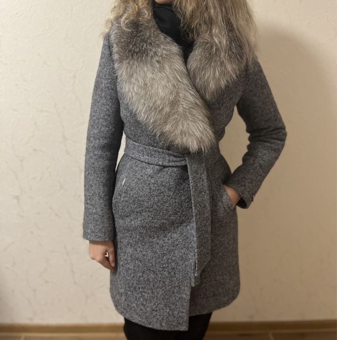 Пальто зимове з хутром