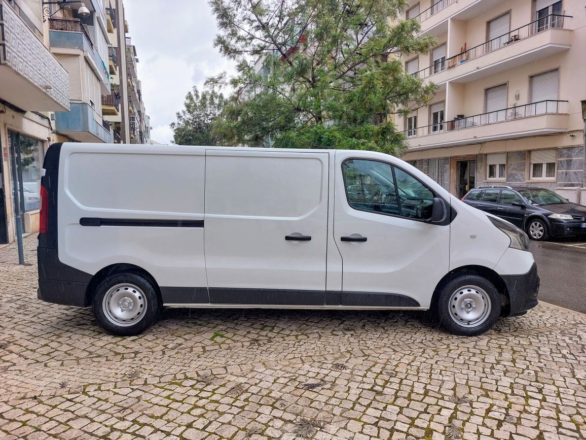 Renault Trafic 1.6 DCi Longa XL 125cv com IVA