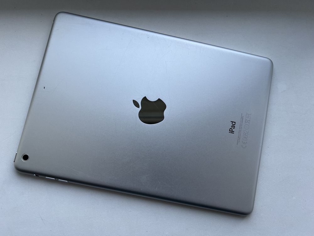 iPad Air Wi-Fi White