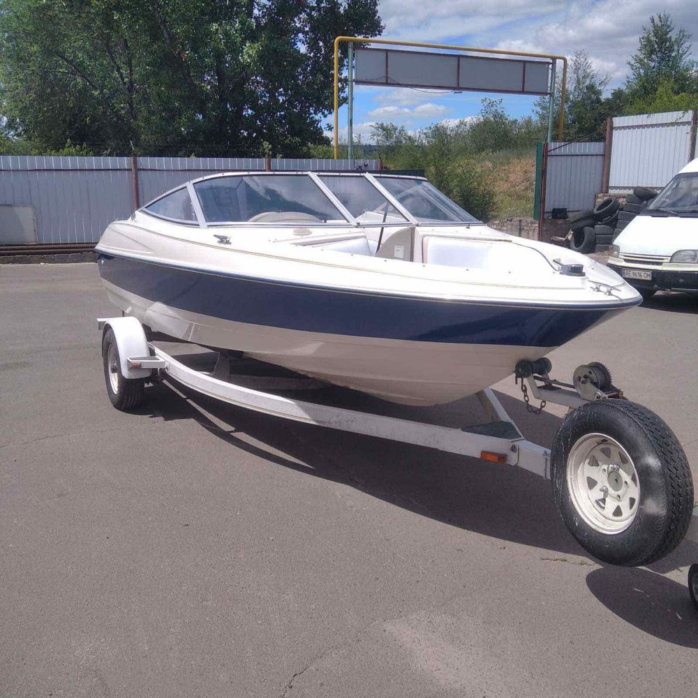 Катер, човен, лафет Bayliner, лодка, продаж з причепом та двигуном
