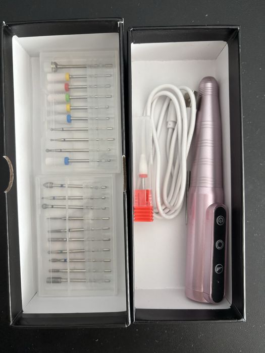 Frezarka do paznokci z frezami