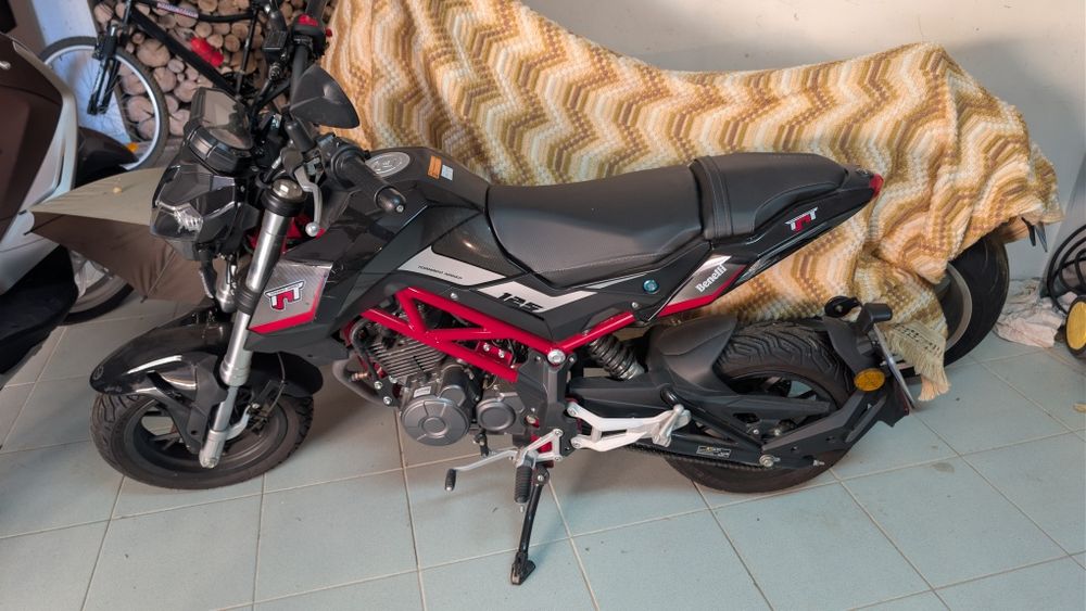 Benelli TNT 125cc 2021 pneus Michelin