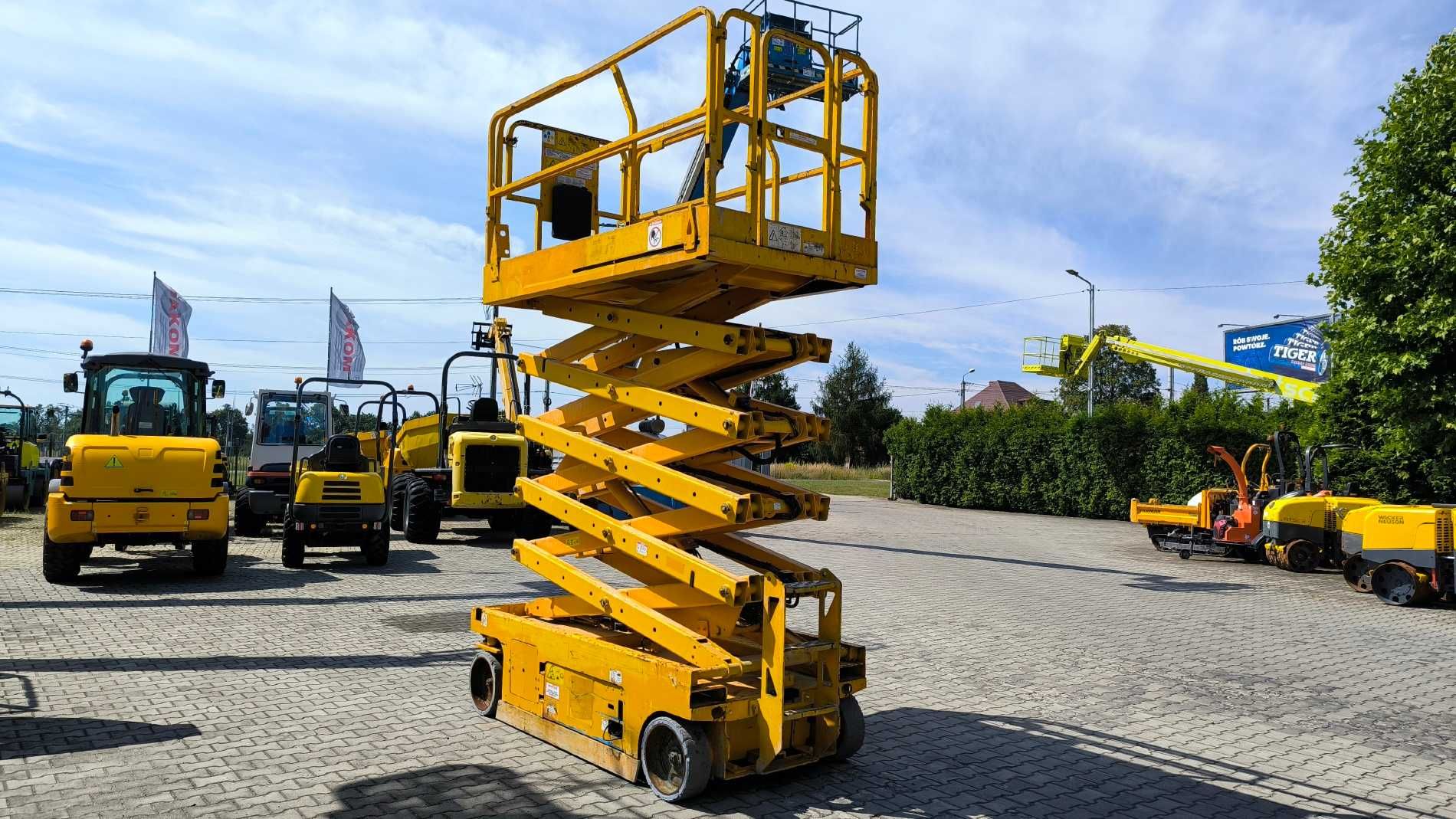 Elektryczny podnośnik nożycowy GENIE GS 3246 rok 2007 cena 22500 netto