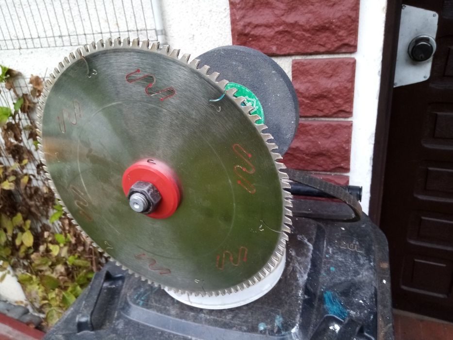 Wałek uniwersalny do piły i szlifierki