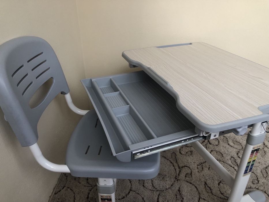 Парта зі стільцем трансформер