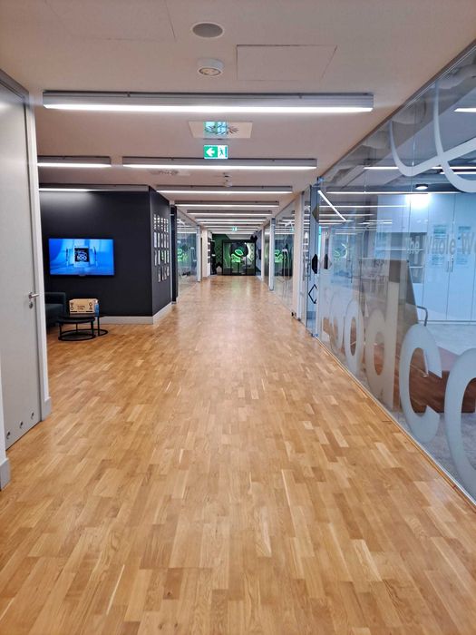 Bezpośrednio lokal 800 m2 w centrum Warszawy eff. rent: 14,49 EUR m2