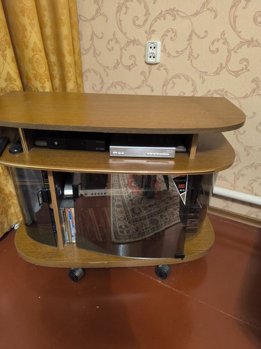 Продам тумбу під телевізор