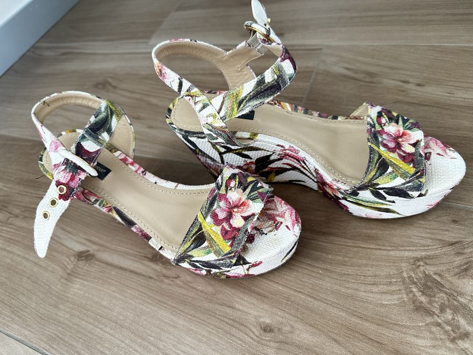 Босоніжки Dolce&Gabbana на платформі, 38р, тканина