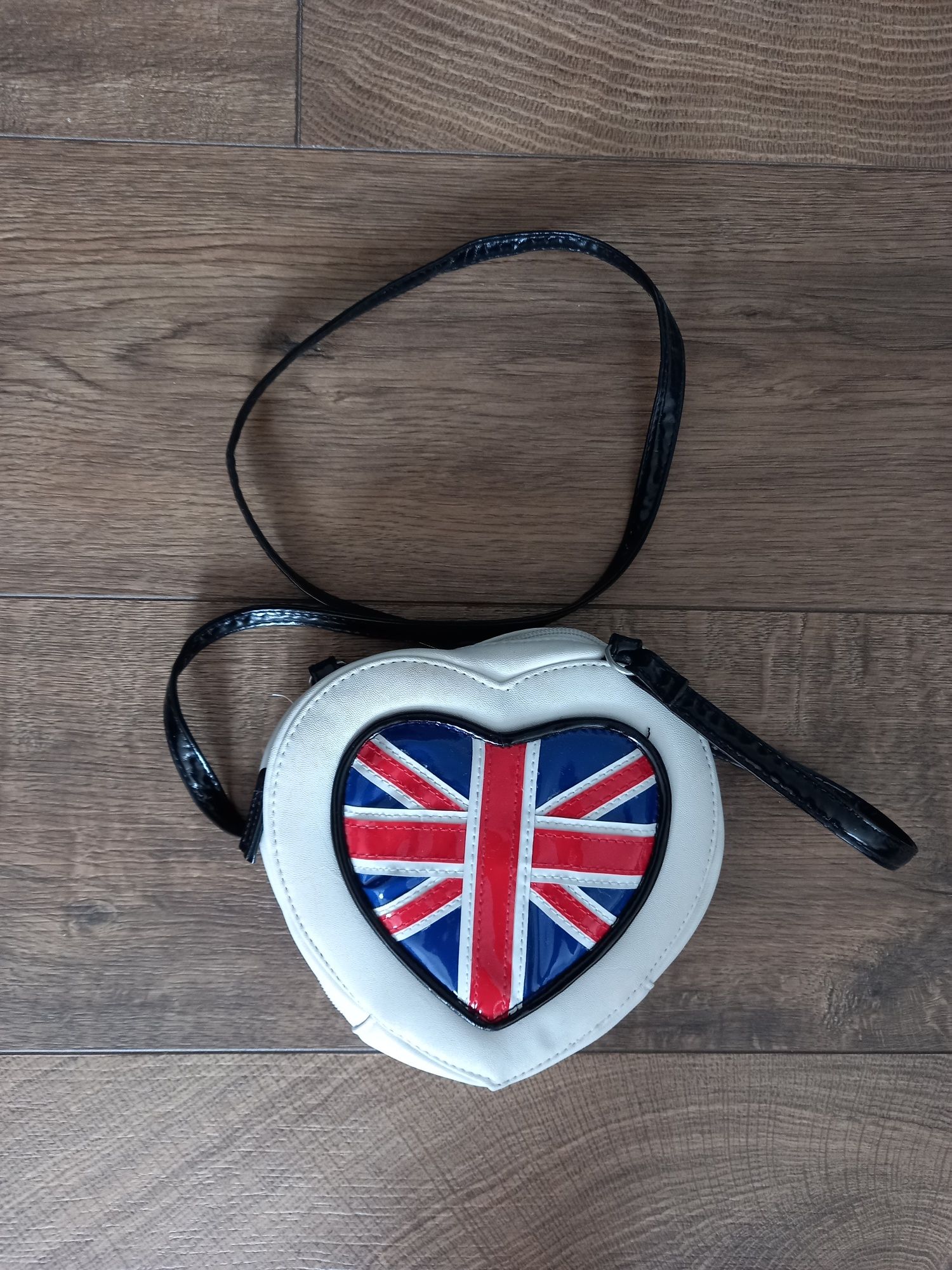 Torebka primark w kształcę serca z flaga Uk