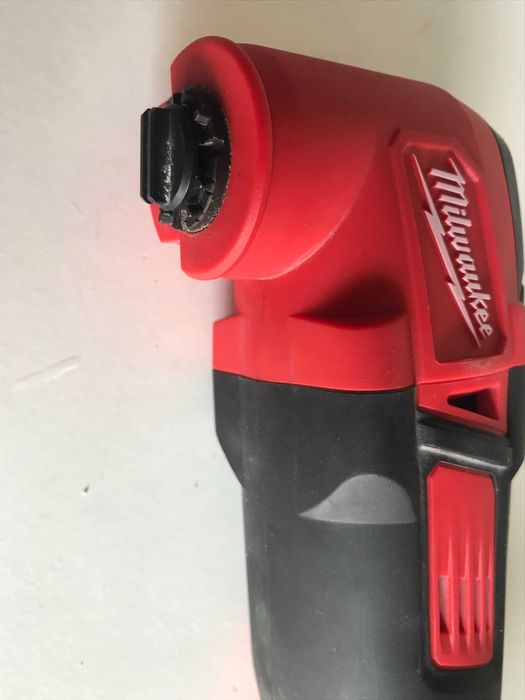 Багатофункціональний інструмент Milwaukee M18 BMT,реноватор з Англії
