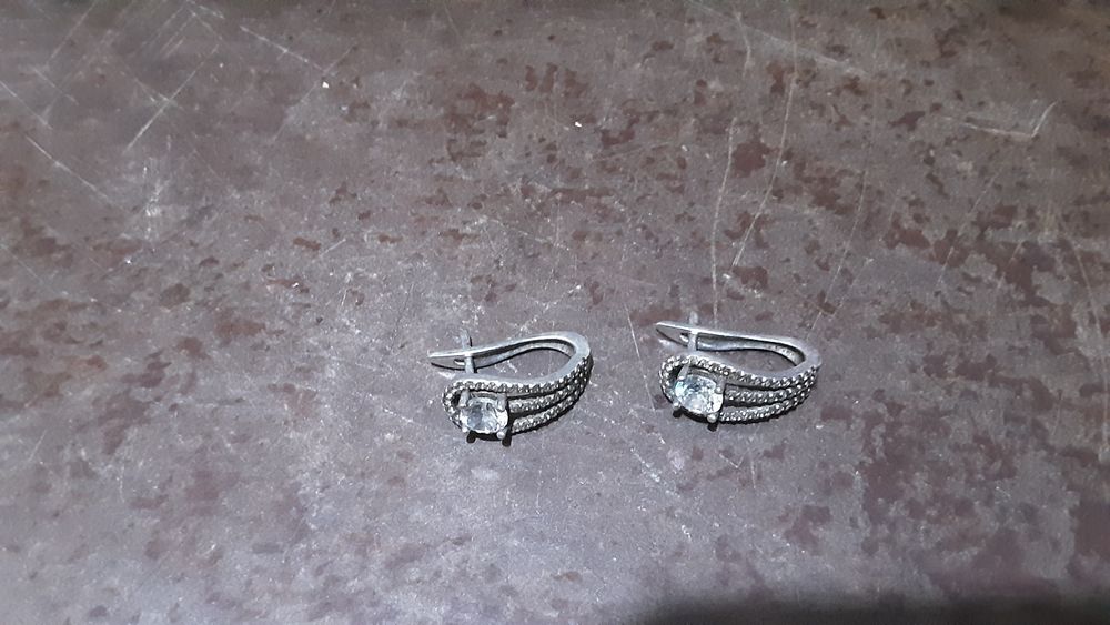 Серьги серебро продам.