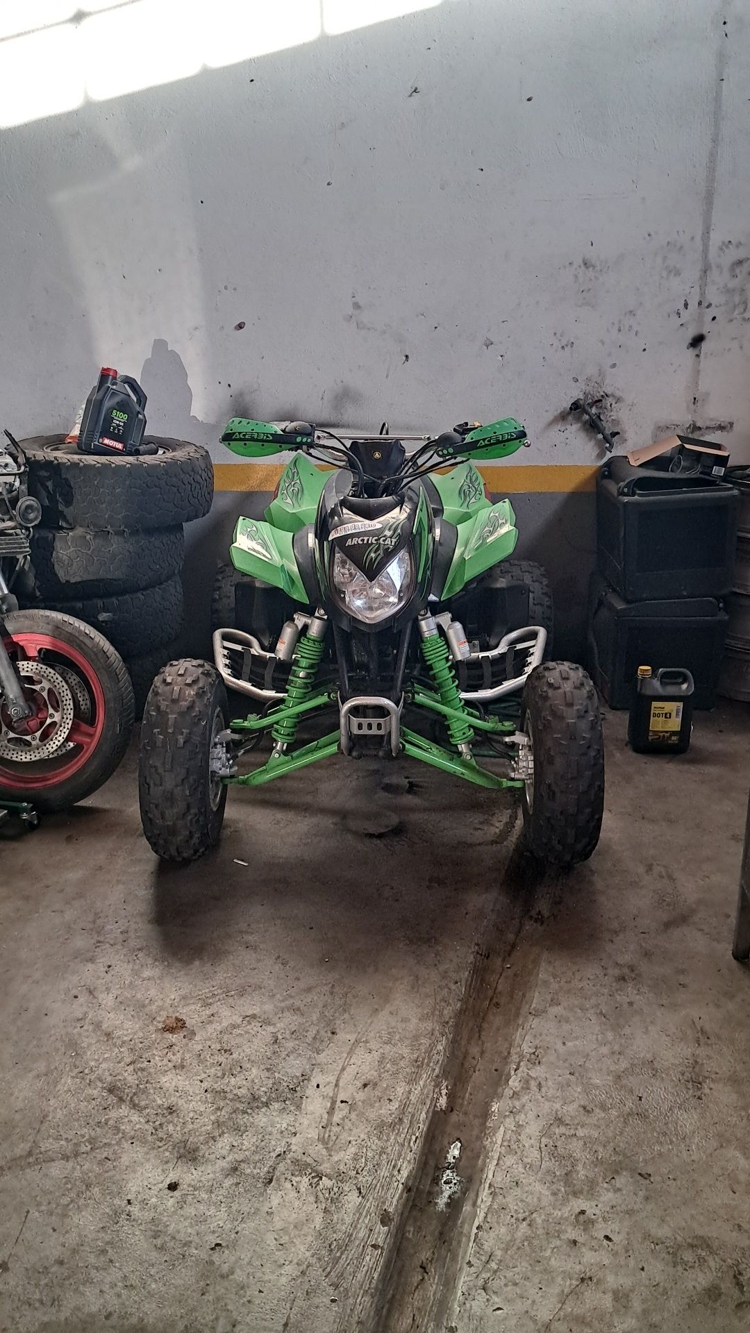 Arctic cat 400 em bom estado vendo por nao ter tempo para andar