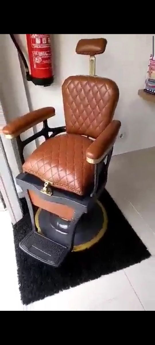 Cadeira Barbeiro Antiga restaurada.