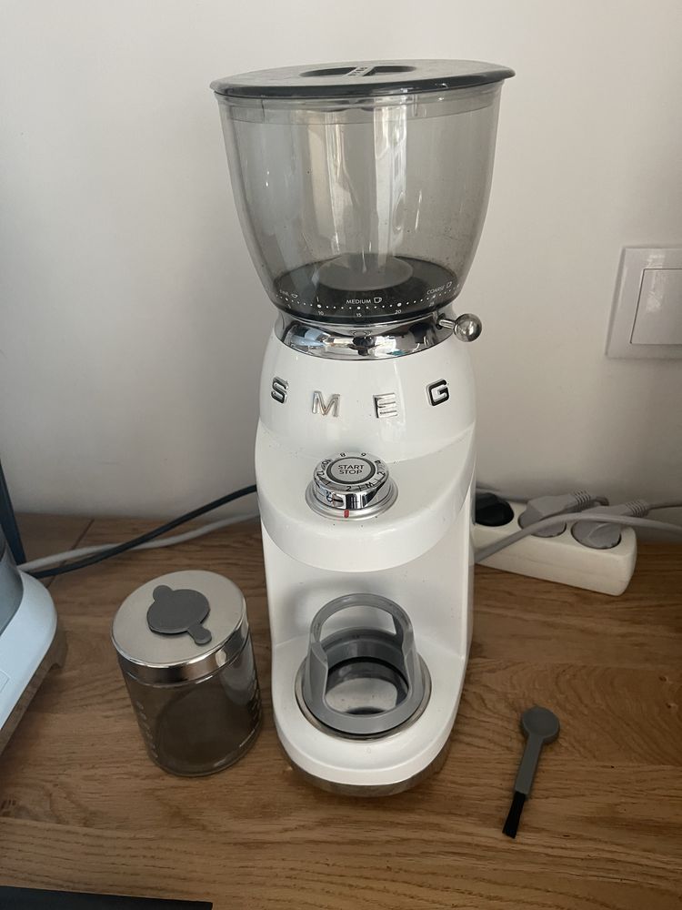 Moinho de café SMEG CGF11CREU - Branco