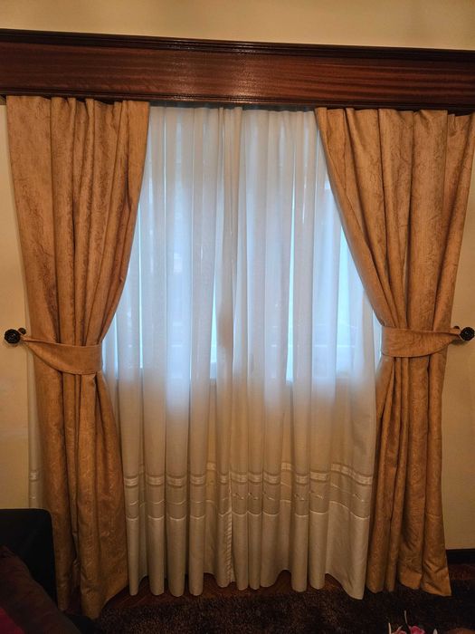 Sanefas com cortinados