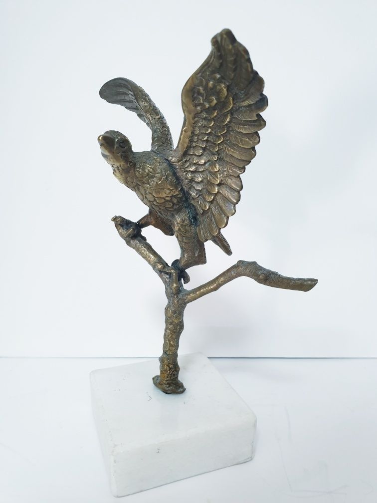 Fantástica escultura de uma Aguia em bronze