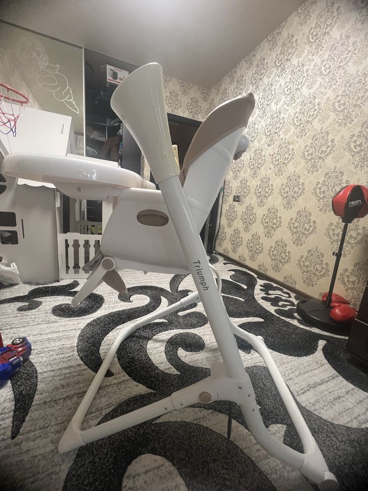 Продам стульчик для кормление 3В1 Carrello