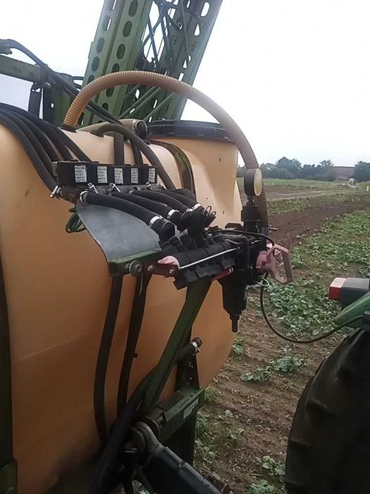 Opryskiwacz Amazone UF 1200