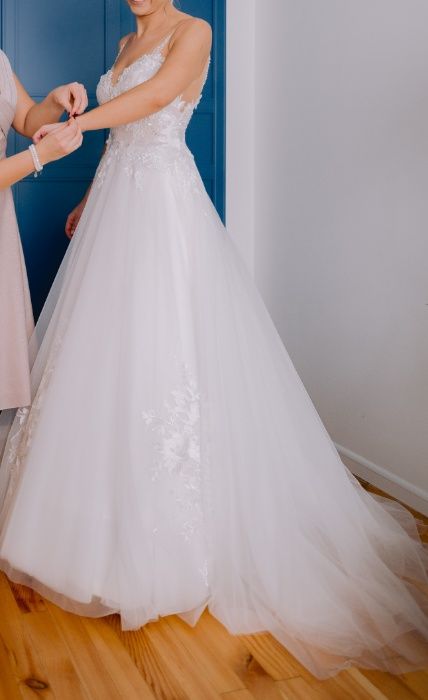 Lekka, zwiewna suknia ślubna