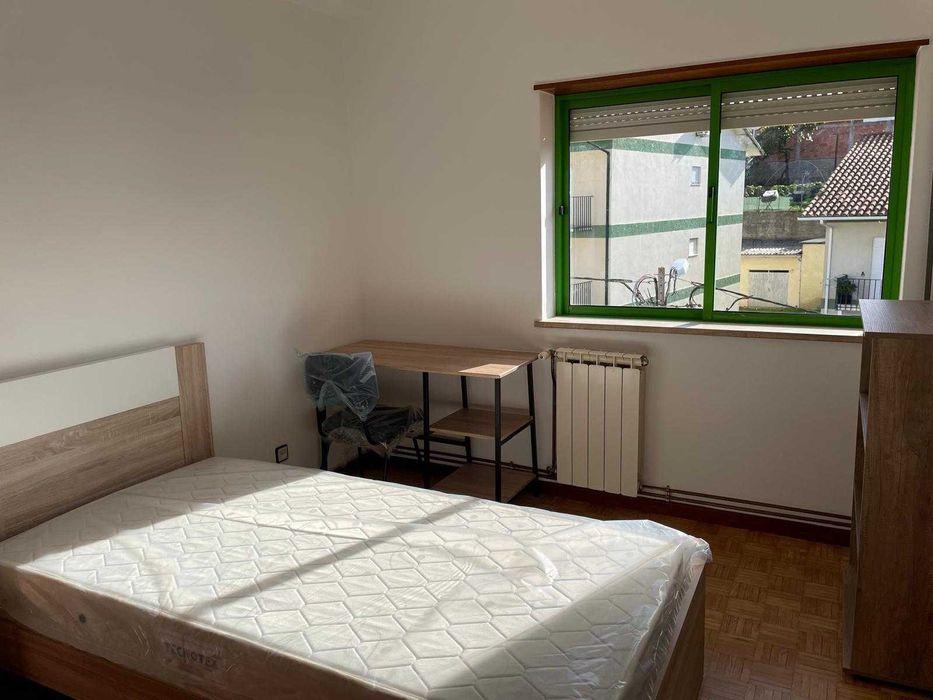 2 Camas individuais novas com colchão incluído