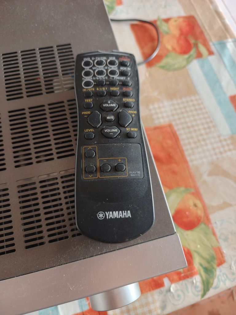 Vendo amplificador Yamaha como novo .