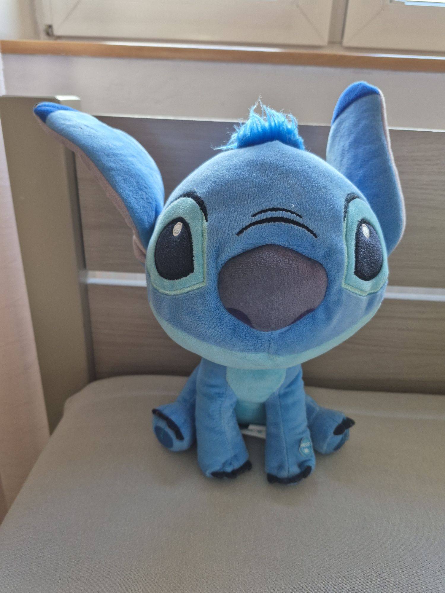 Stich maskotka muzyczna  z bajki Lilo i Stich 32 cm.