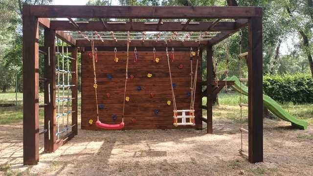 PARQUE INFANTIL, REDE DE CORDAS, PEDRAS DE ESCALADA, ESCADA DE MACACO.