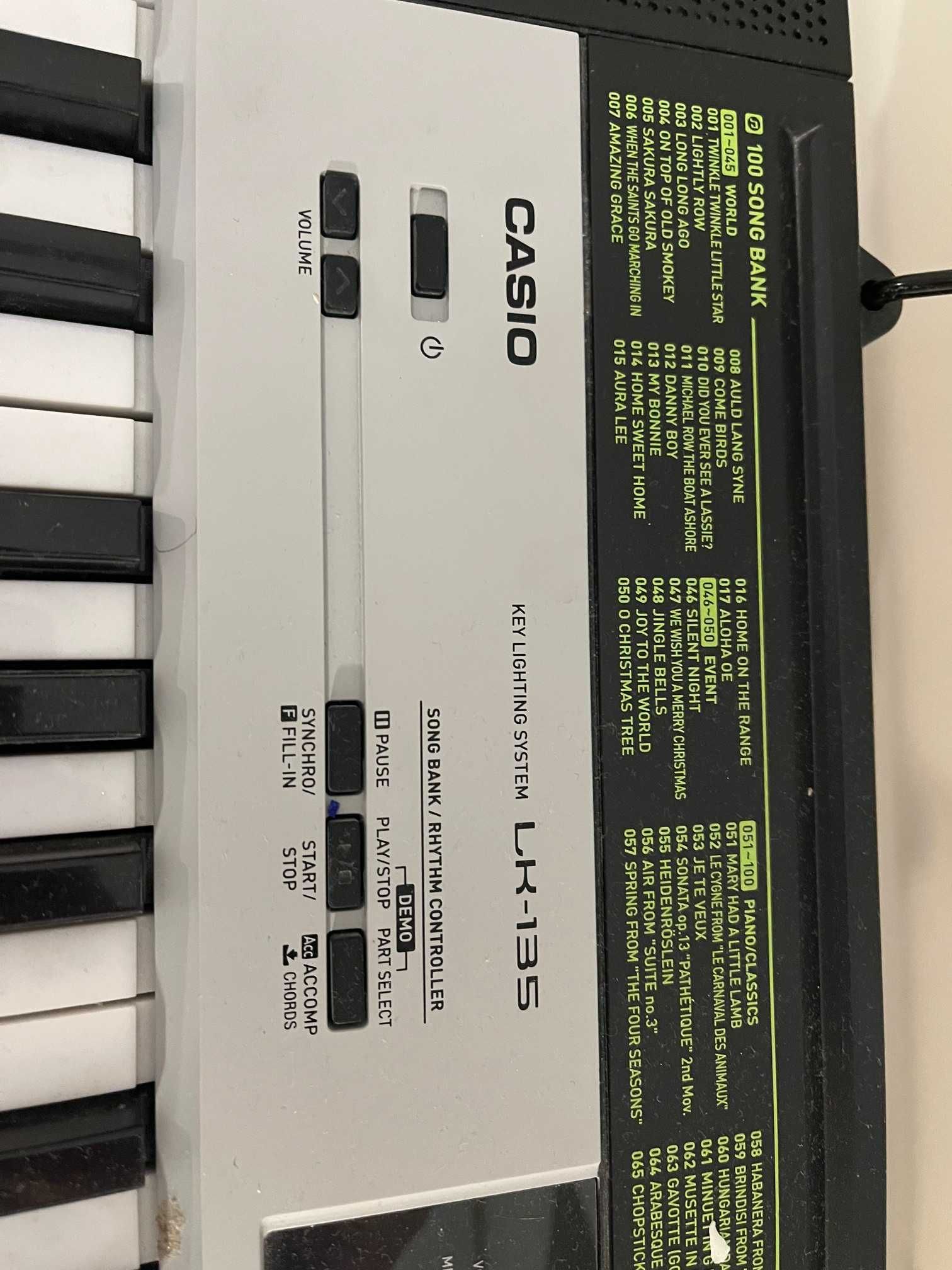 Keyboard Casio LK-135 + statyw. Stan bdb. Cały komplet.