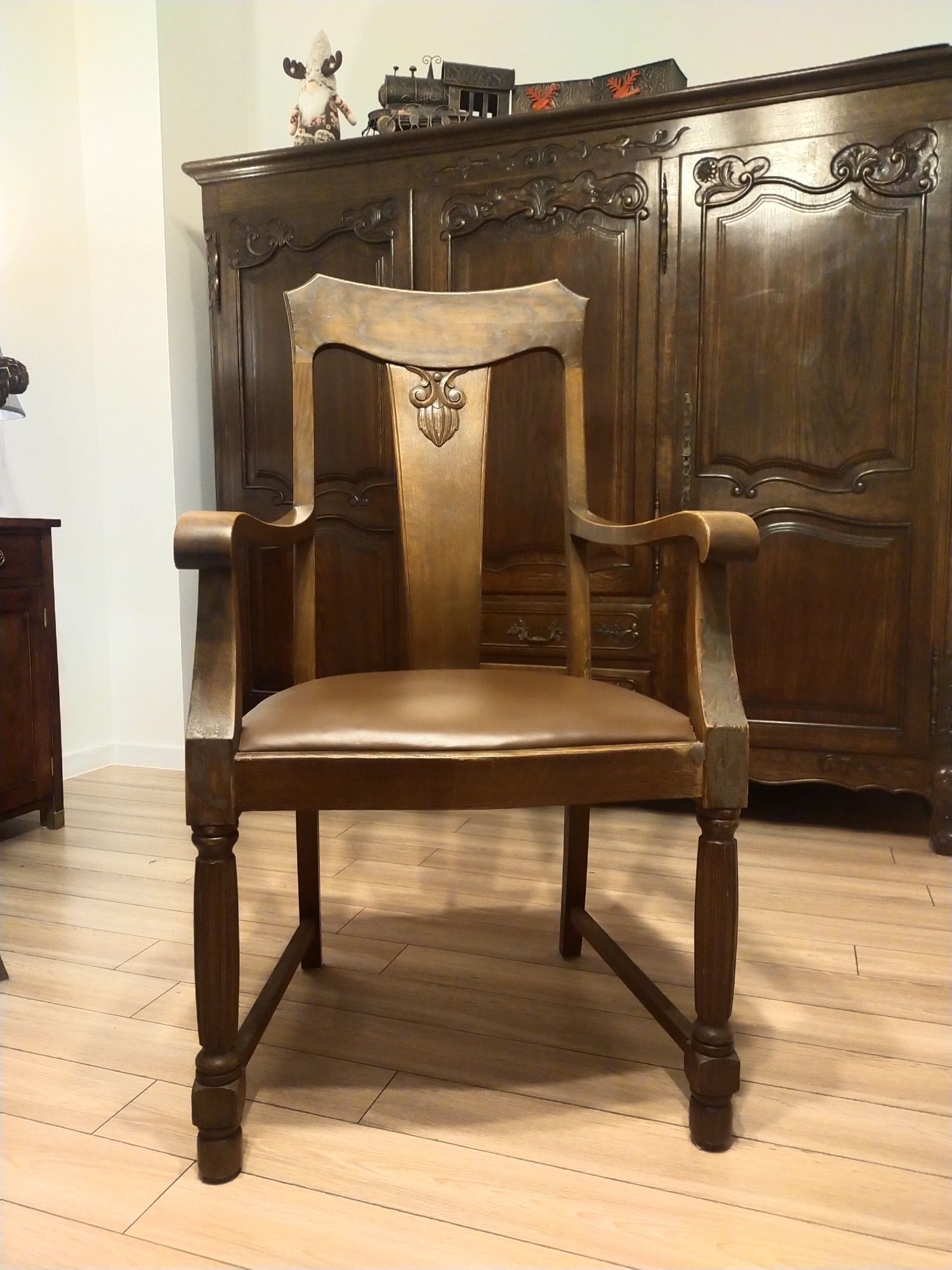 Krzesło , tron dębowe