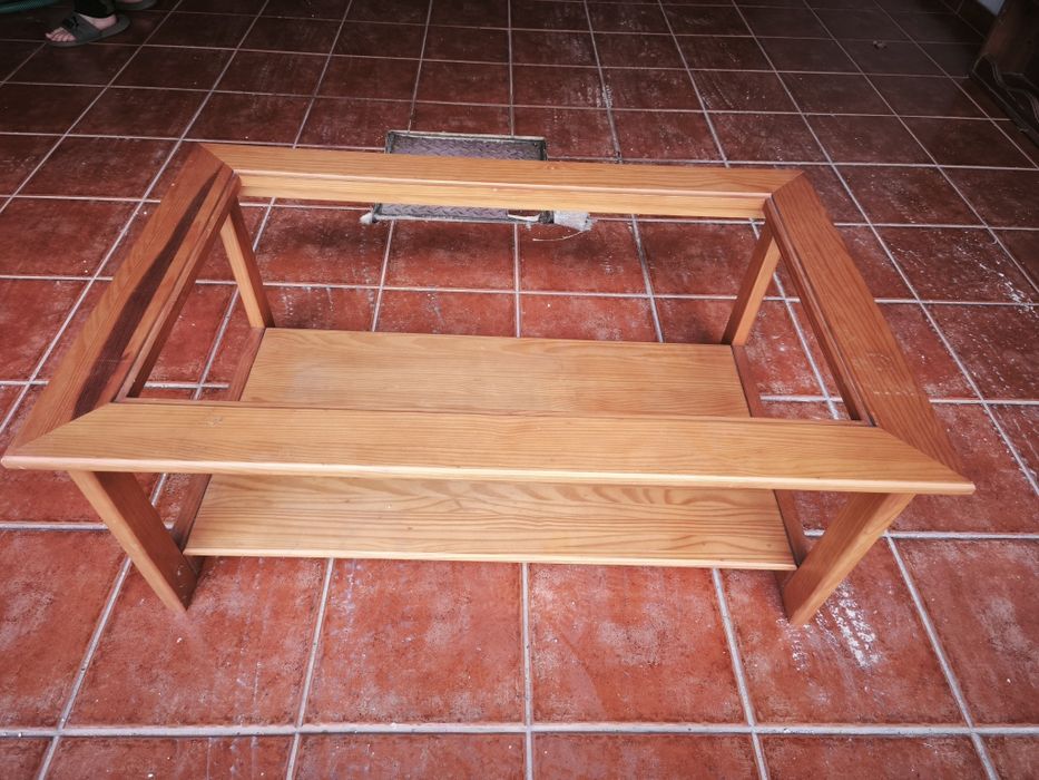 Mesa centro em madeira