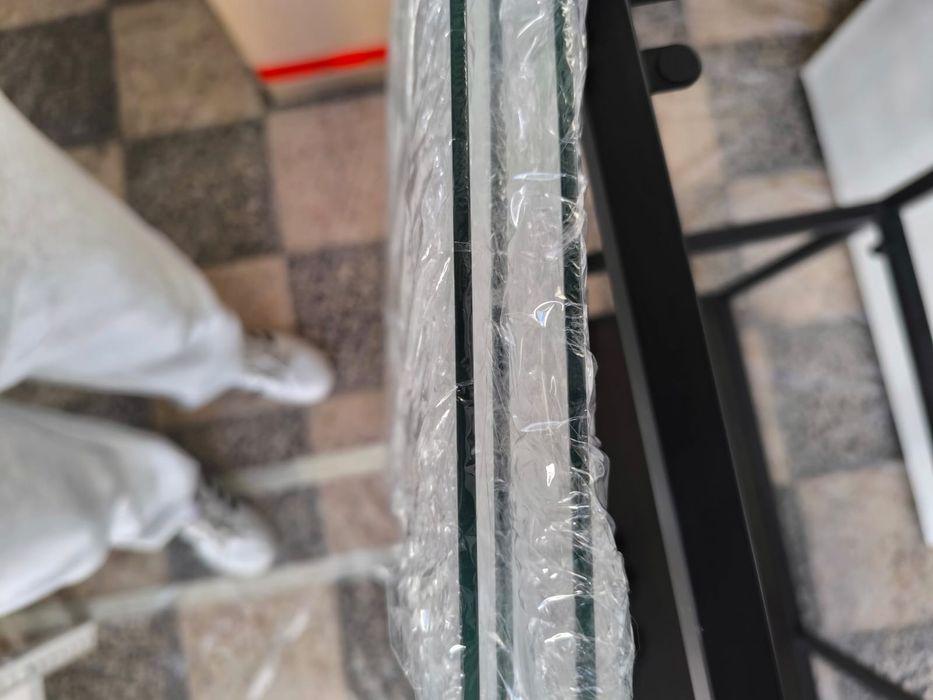 Estante com parteleiras de vidro