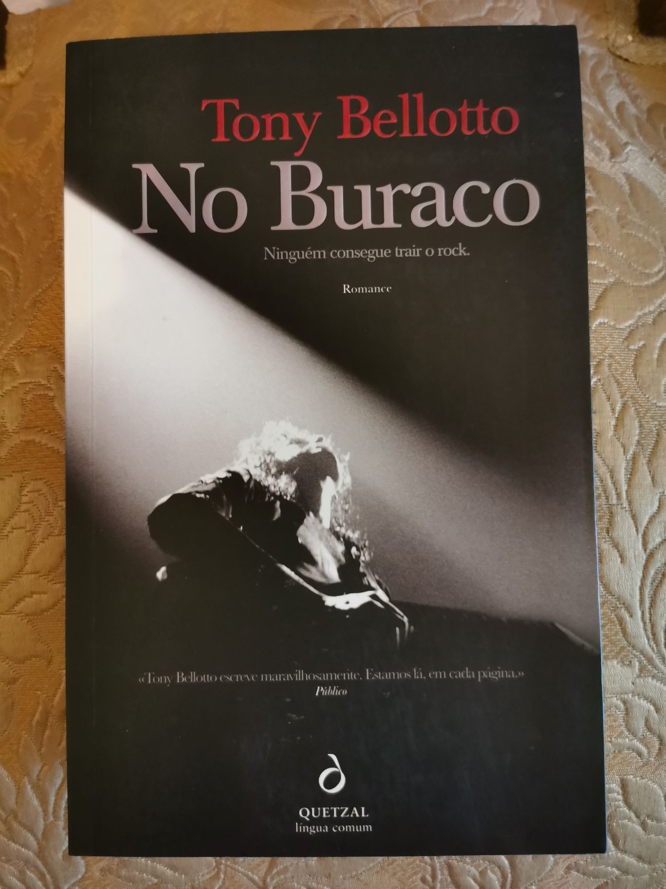 No Buraco (Tony Bellotto)