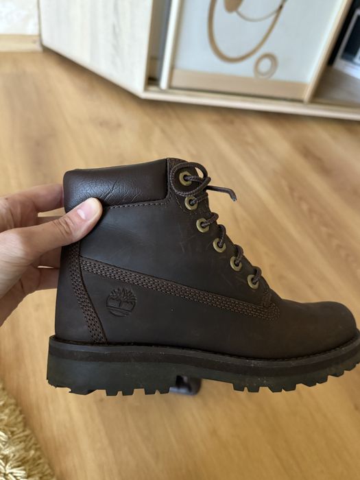 Шкіряні фірмові черевики