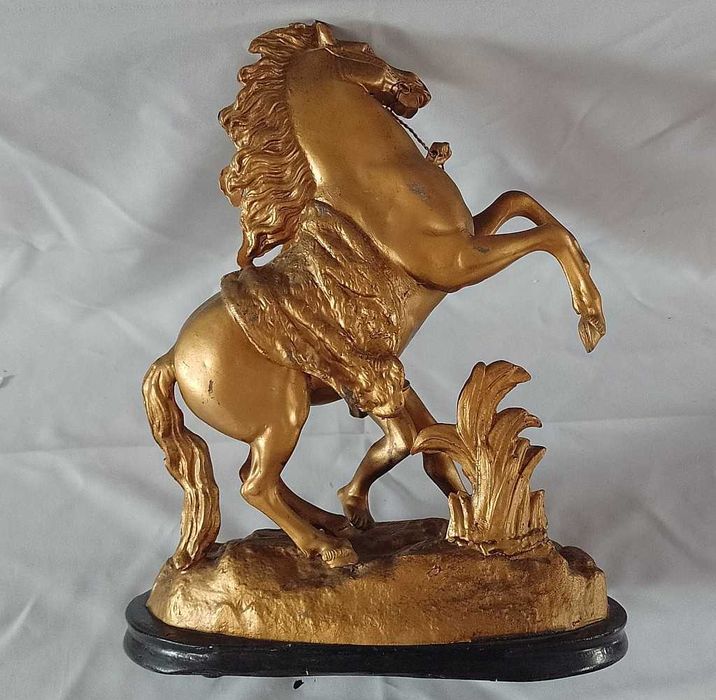 Estatua dourada com cavalo altura 41cm depois escultor francês Coustou