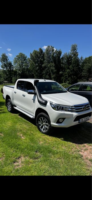 Toyota hilux 2.4 biala perla 19r maly przebieg