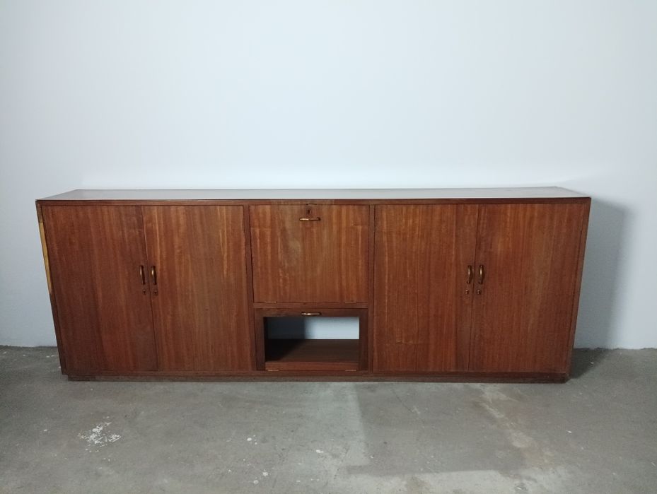 Aparador com muita arrumação