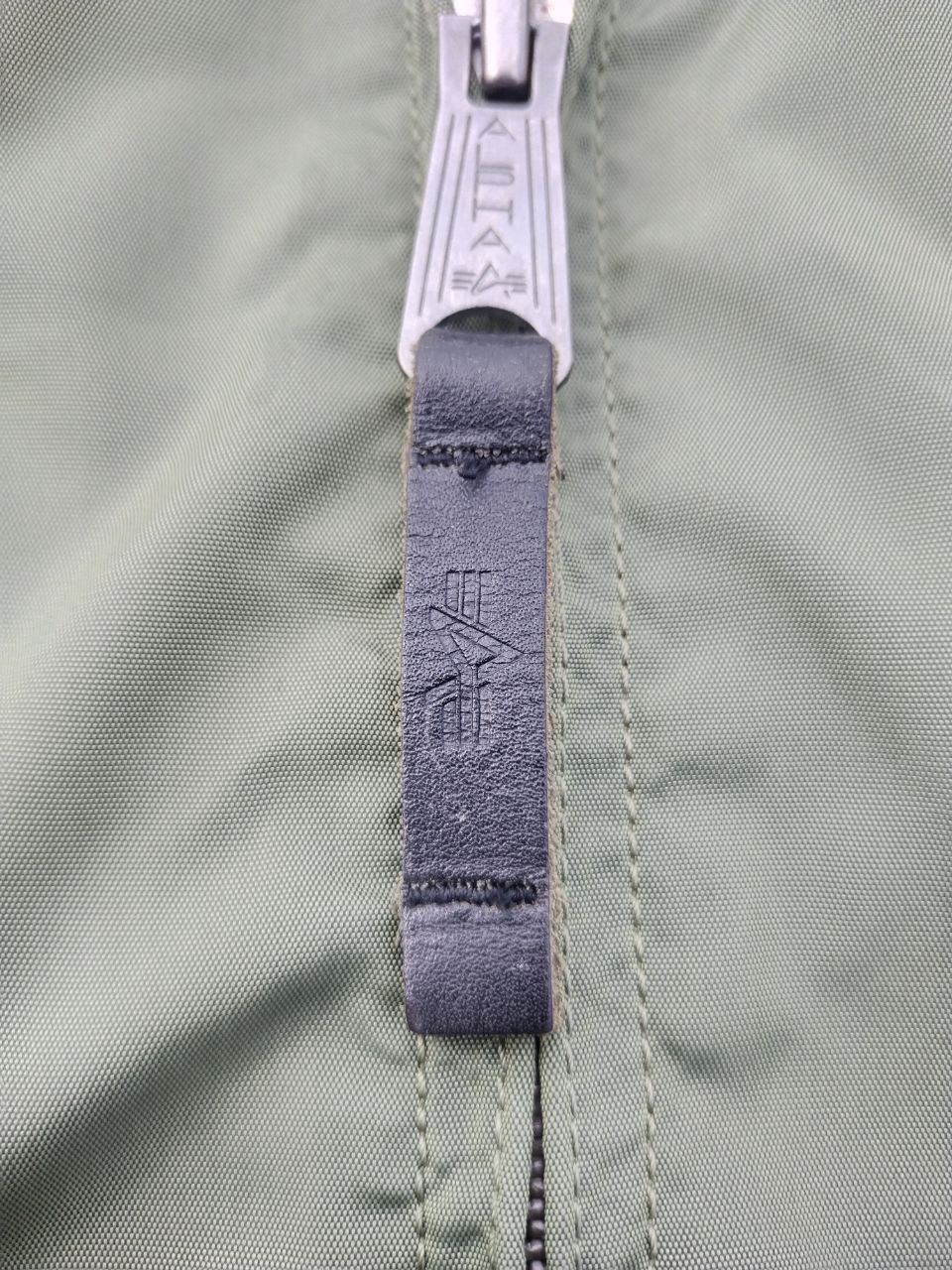 Бомбер Alpha industries