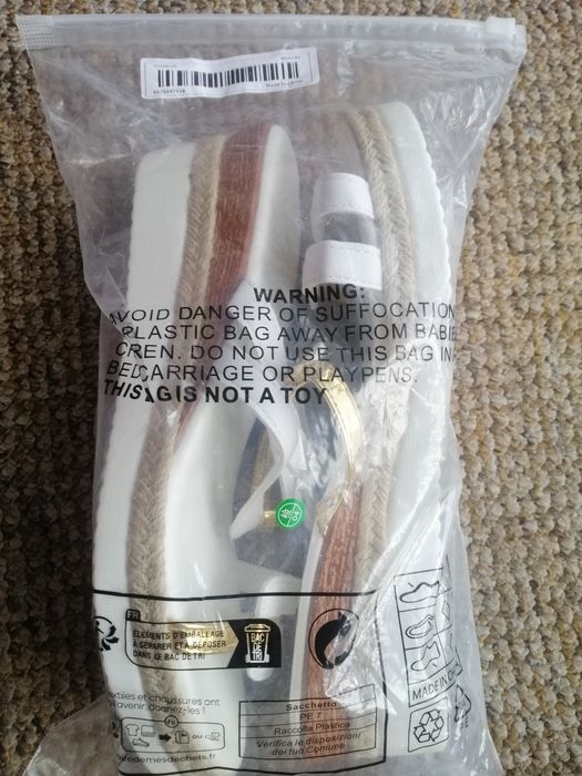 Жіночі сандалі на підборах р. 39