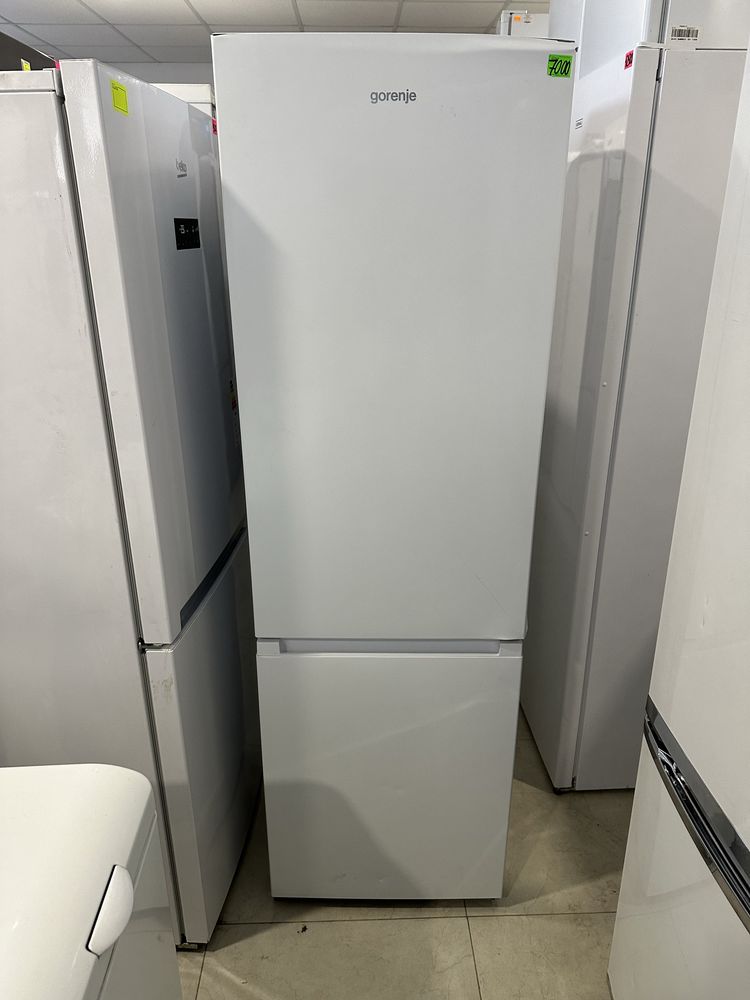 Холодильник новий , вдарений Gorenje