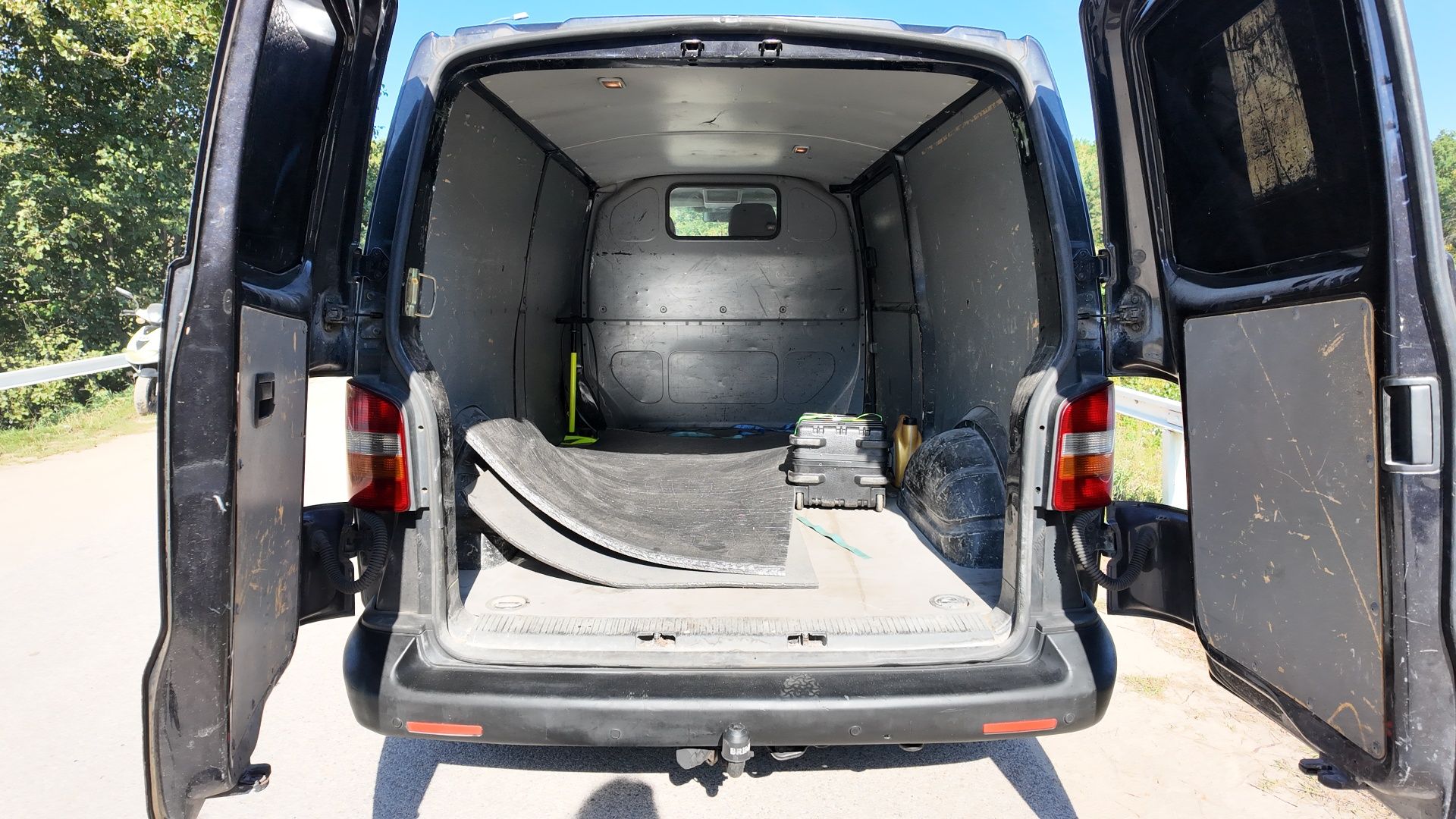 VOLKSWAGEN T5 long  2.5 TDI 2004 ładny stan blacharski transporter