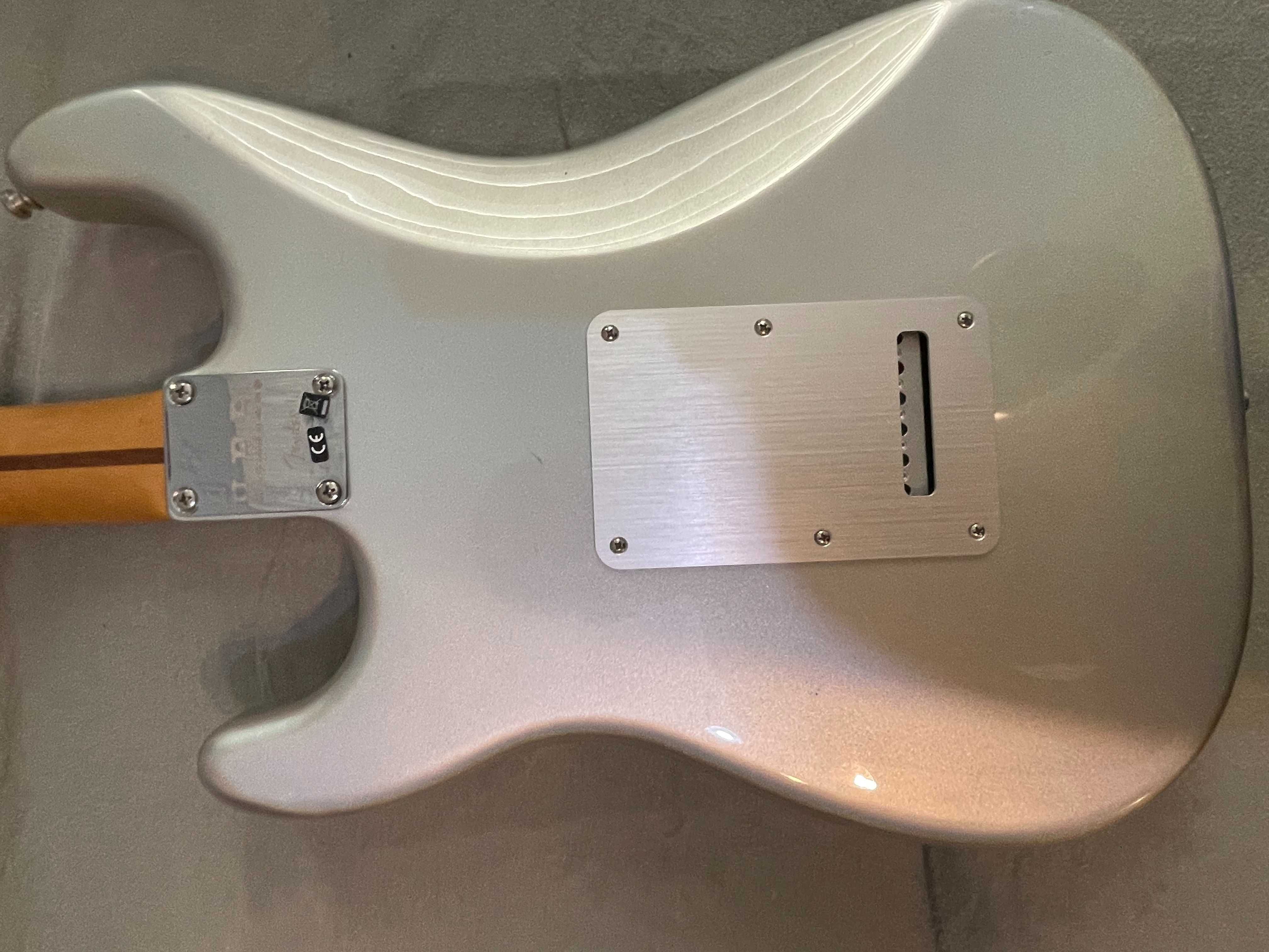 Gitara elektryczna Fender Artist H.E.R. Stratocaster MN CHRM GLW