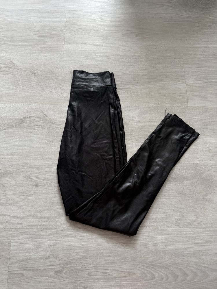 Czarne legginsy z ekoskóry XS