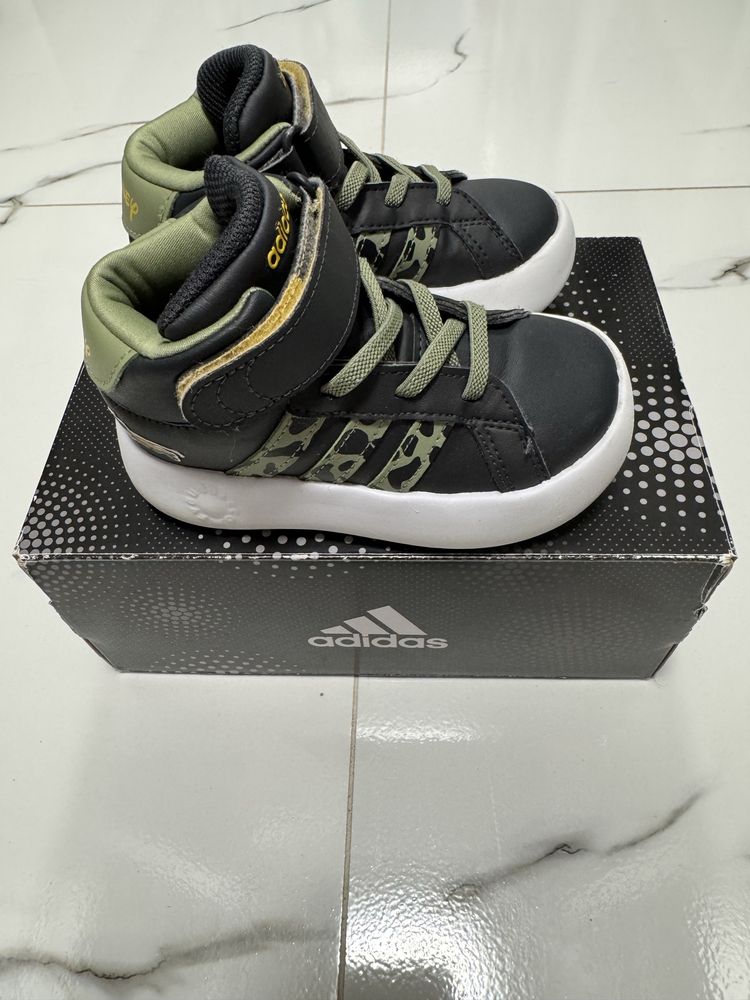 Детские кроссовки adidas, р. 24