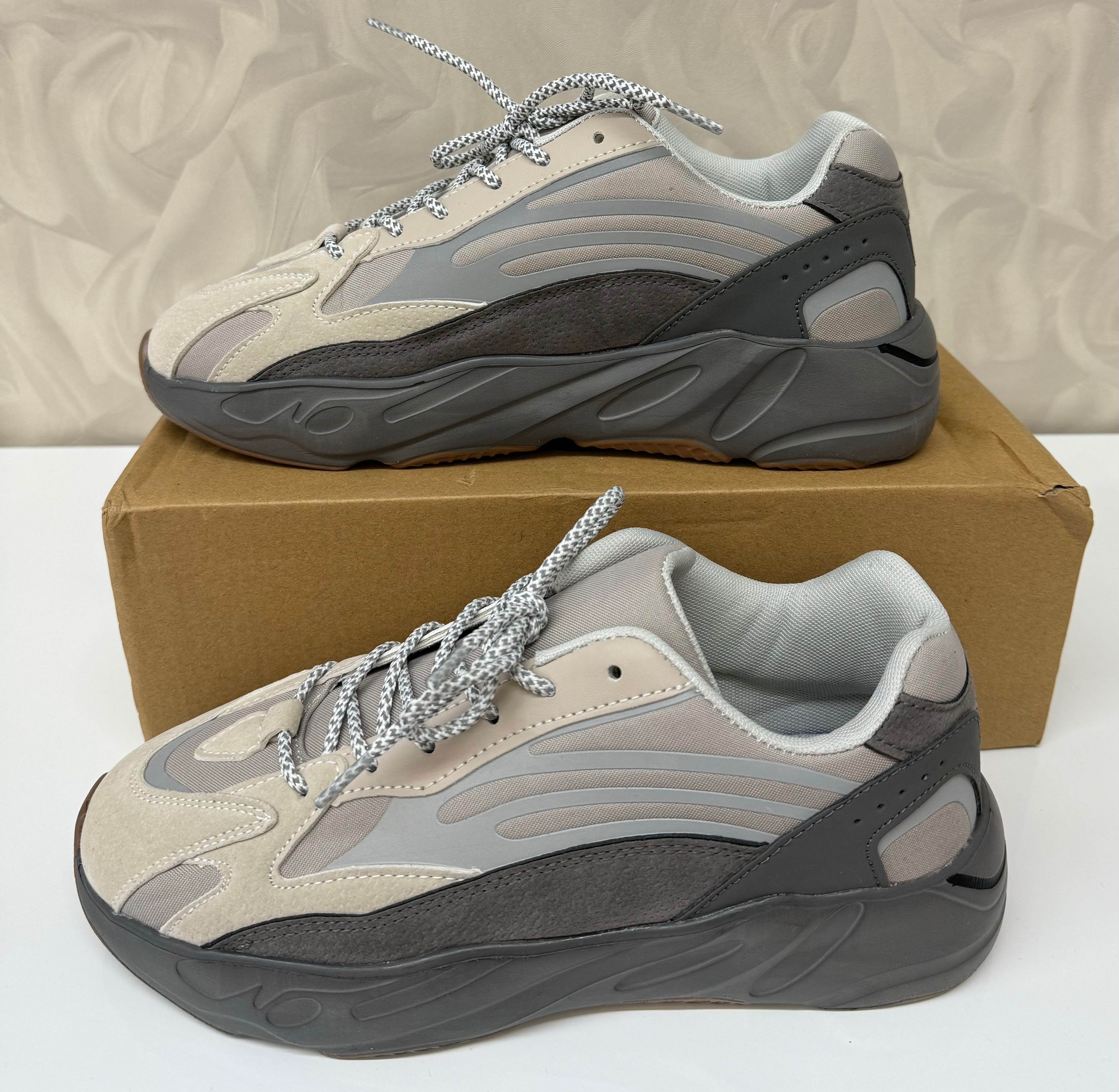 Чоловічі Adidas Yeezy Boost 700 V2 Tephra