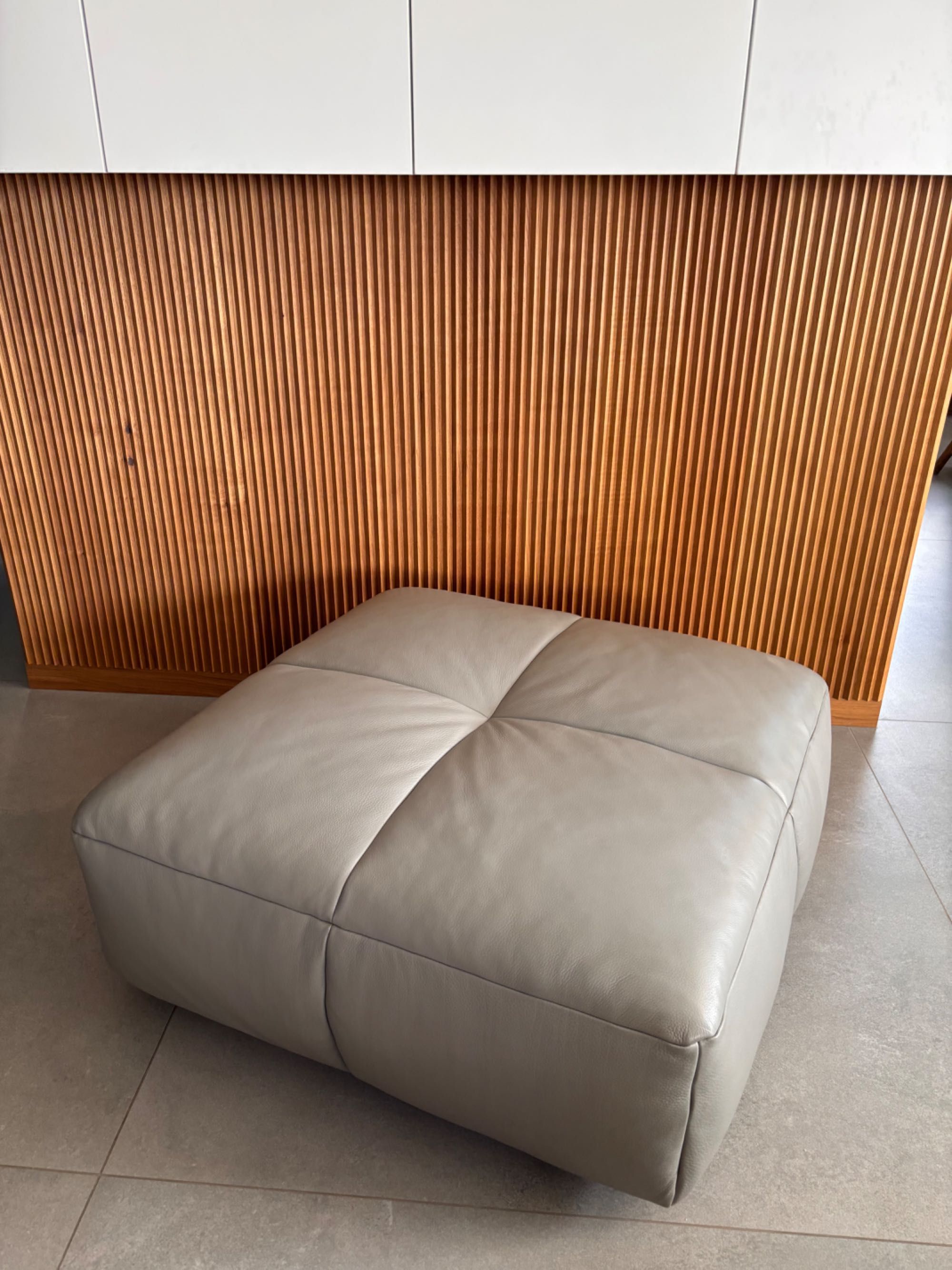 Elegancki puf Natuzzi
