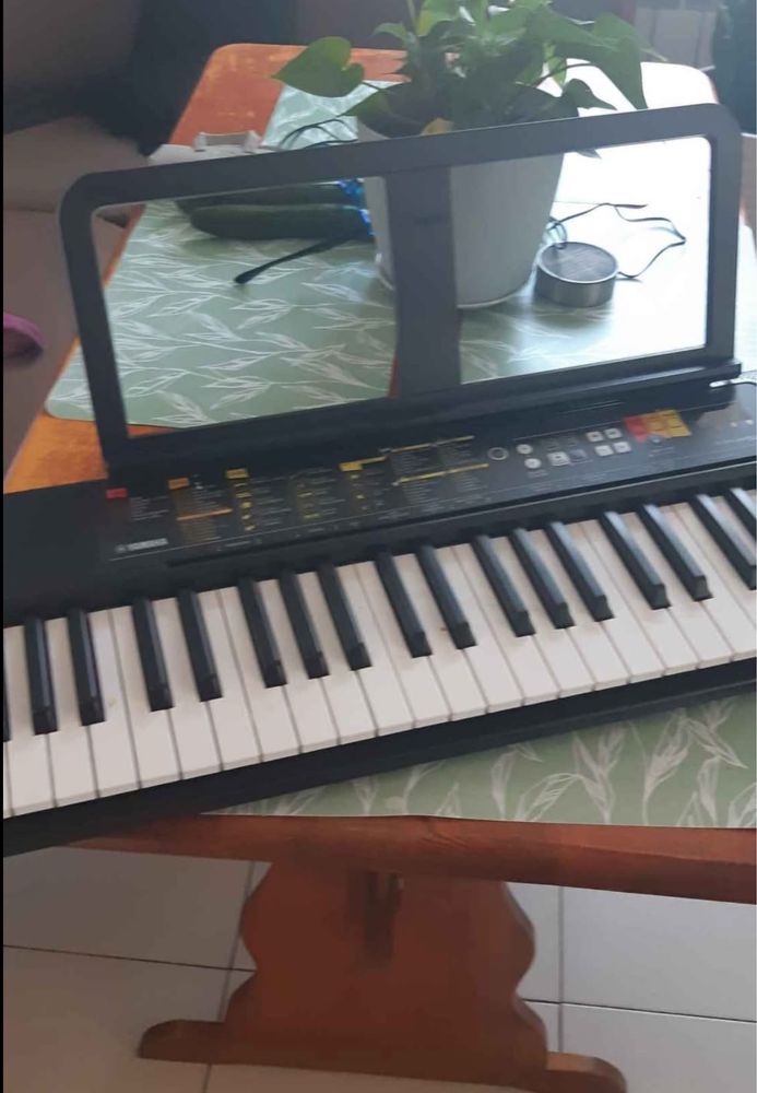Keybord Yamaha PSR F52
